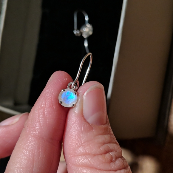 MADE in EARTH 🔥🔥 Rainbow Moonstone Drop Earrings - Picture 7 of 12